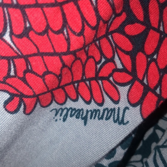 Manuheali’ii short dress in blue red print - Picture 5 of 6